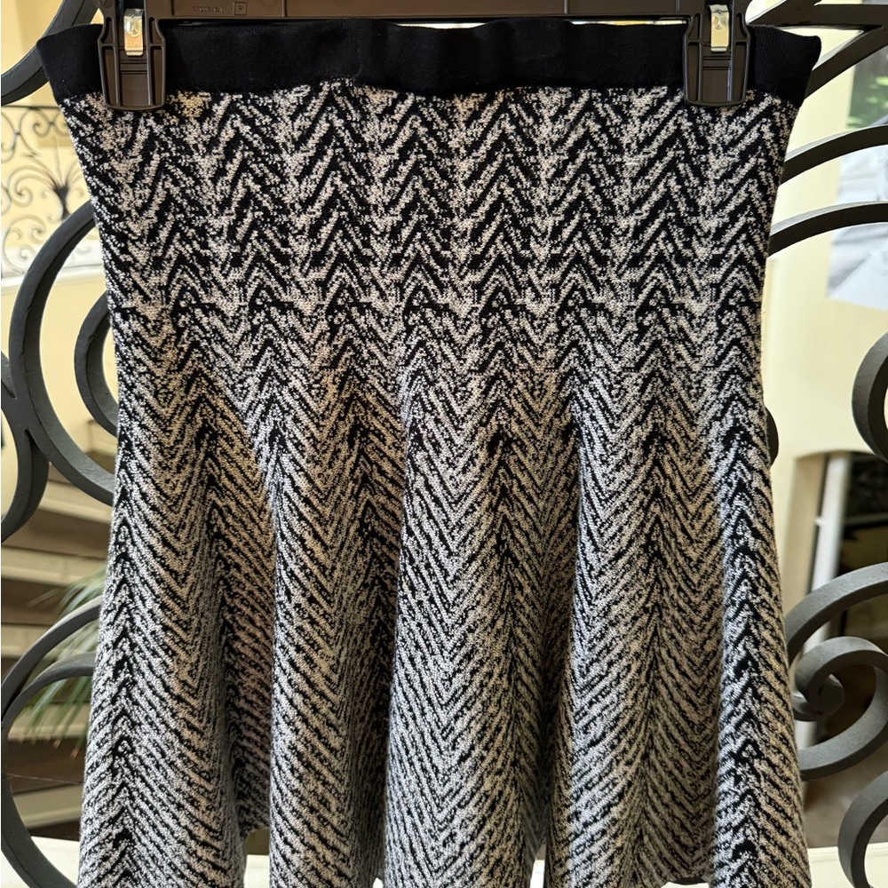 Guess Black and White Chevron Skater Skirt